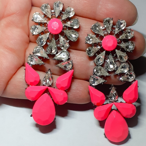 🎀Gorgeous Pink Crystal Droplet Earrings - Picture 4 of 5